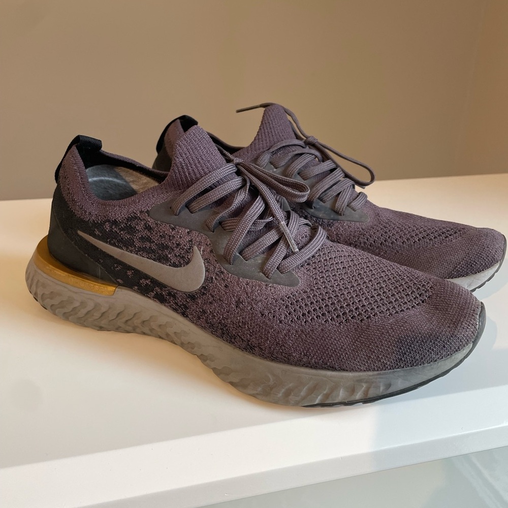Nike React Sneaker Grey and Black with Gold detail
